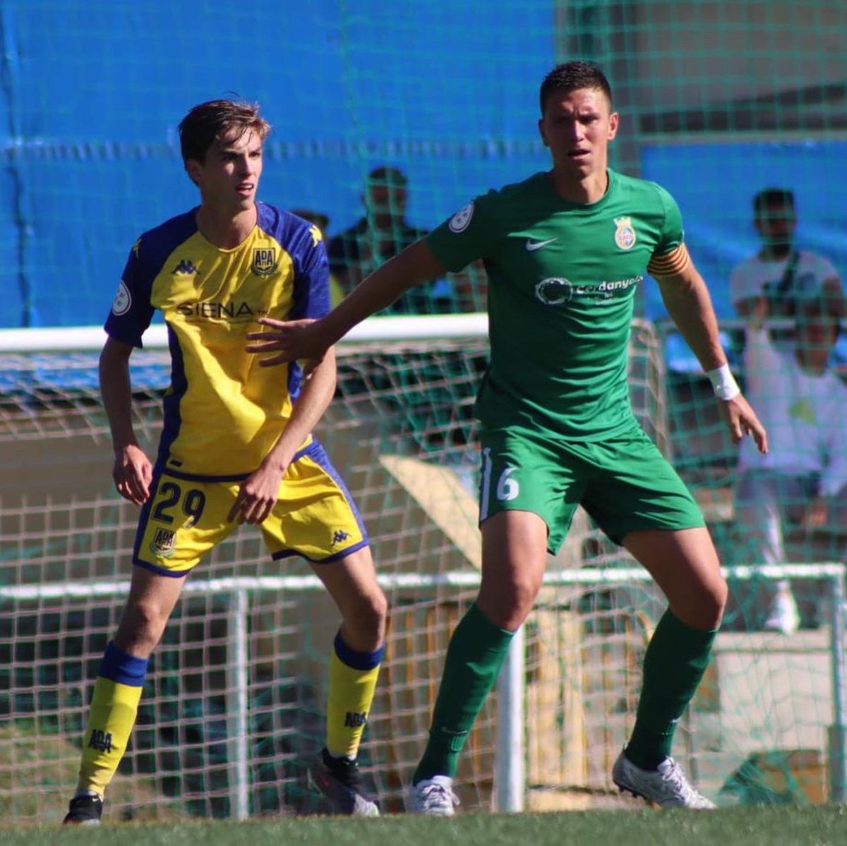CERDANYOLAFC's tweet photo. #2rfef5

➕1️⃣Sumem un puntet més a domicili per seguir cap a la salvació!

🔌Tornem de Madrid contents per sumar 5 jornades puntuant i amb ganes de fer-nos forts diumenge a Fontetes!!! 

📸 @AD_Alcorcon 

#futcat #lliga https://t.co/YQAnlPdDdL