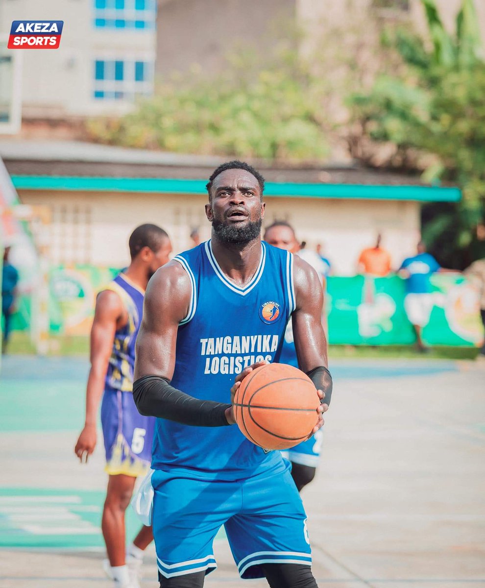 AkezaSports's tweet image. REMONTADA : @URUNANI_BBC s’arrache pour battre @LesHipposBBC (79-61).

Grâce à surtout son trio #Malick-#Dioume-#Gasongo, @URUNANI_BBC  a fini par battre @LesHipposBBC (79-61) après un retard de 18 points (41-23) dans le 2e quart-temps.

#akezasports #lesbeautesdecheznous