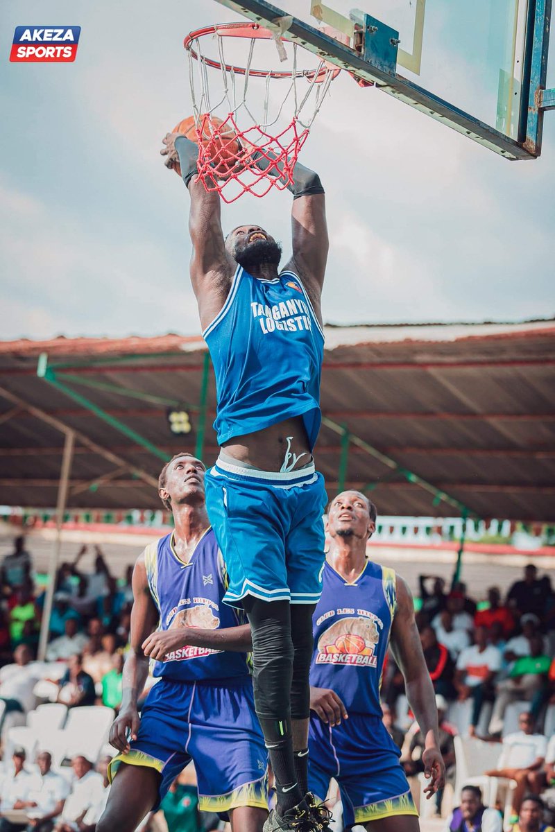 AkezaSports's tweet image. REMONTADA : @URUNANI_BBC s’arrache pour battre @LesHipposBBC (79-61).

Grâce à surtout son trio #Malick-#Dioume-#Gasongo, @URUNANI_BBC  a fini par battre @LesHipposBBC (79-61) après un retard de 18 points (41-23) dans le 2e quart-temps.

#akezasports #lesbeautesdecheznous