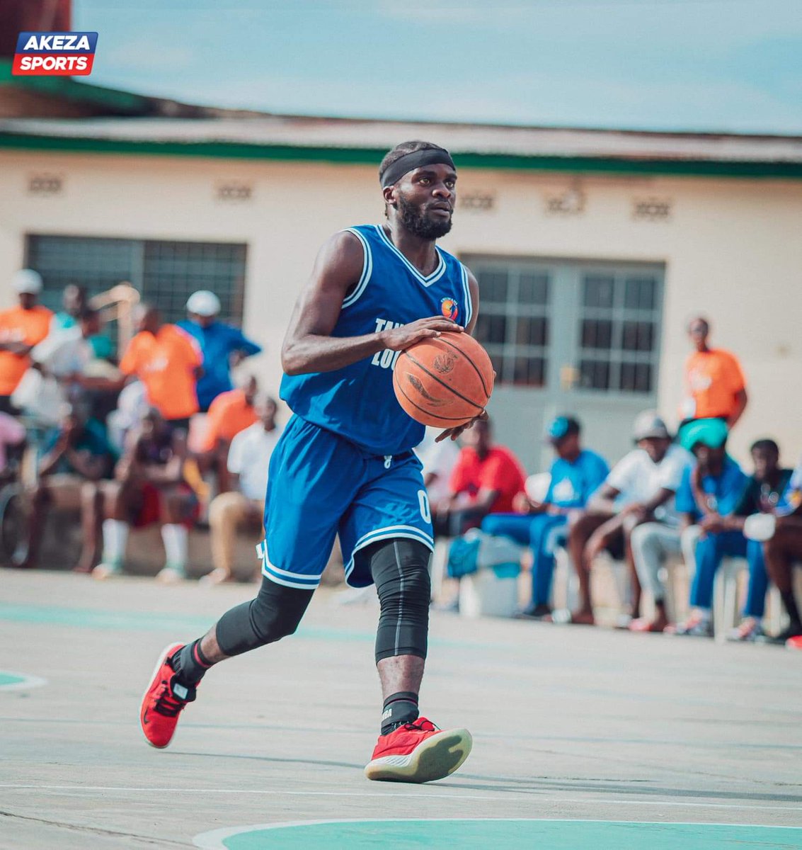 AkezaSports's tweet image. REMONTADA : @URUNANI_BBC s’arrache pour battre @LesHipposBBC (79-61).

Grâce à surtout son trio #Malick-#Dioume-#Gasongo, @URUNANI_BBC  a fini par battre @LesHipposBBC (79-61) après un retard de 18 points (41-23) dans le 2e quart-temps.

#akezasports #lesbeautesdecheznous