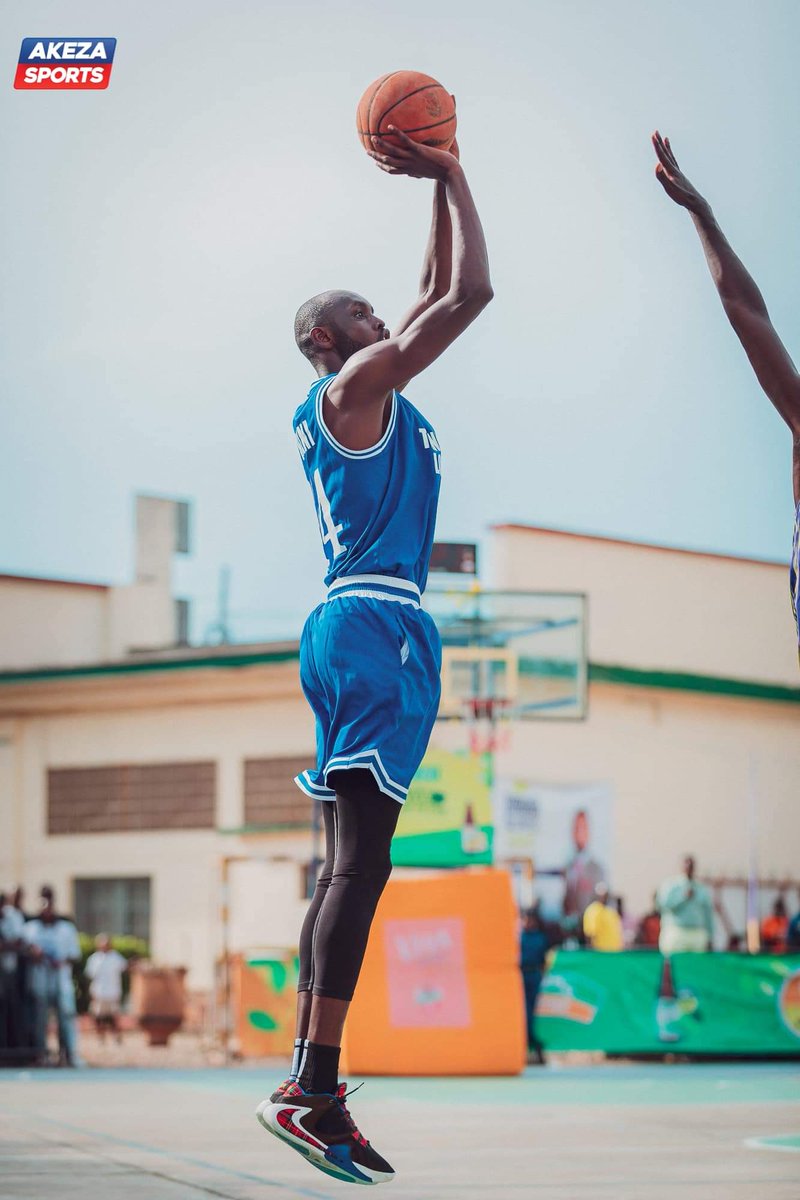 AkezaSports's tweet image. REMONTADA : @URUNANI_BBC s’arrache pour battre @LesHipposBBC (79-61).

Grâce à surtout son trio #Malick-#Dioume-#Gasongo, @URUNANI_BBC  a fini par battre @LesHipposBBC (79-61) après un retard de 18 points (41-23) dans le 2e quart-temps.

#akezasports #lesbeautesdecheznous