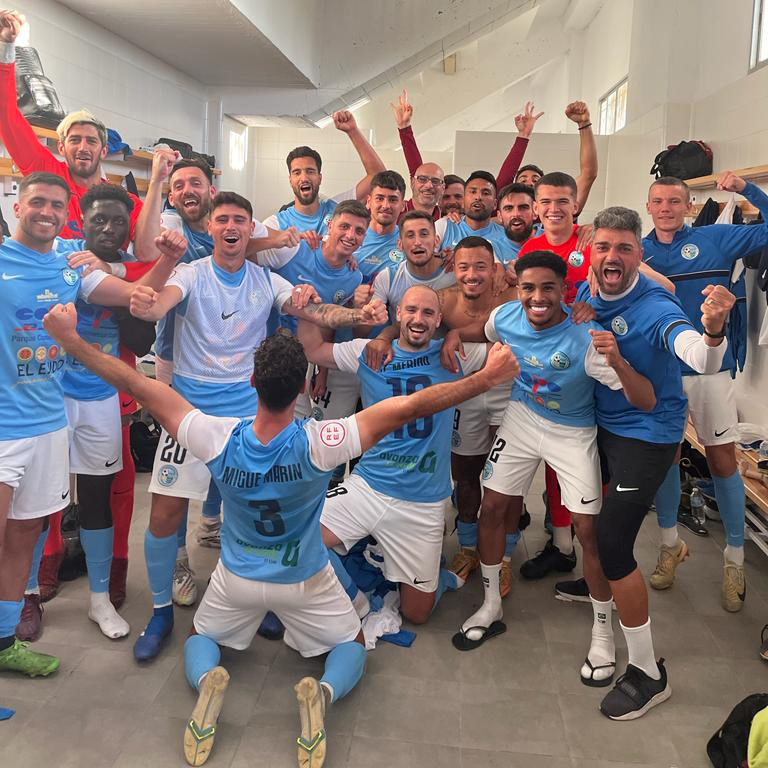 Poli_ElEjido's tweet photo. La foto de la victoria... 3 puntos de oro y pa´casa👏👏👏👏👏👏👏👏👏👏👏👏👏

Seguimoooooooos💪💙

#MuchoPoli #VamosEjido https://t.co/SFu7Cafh1H