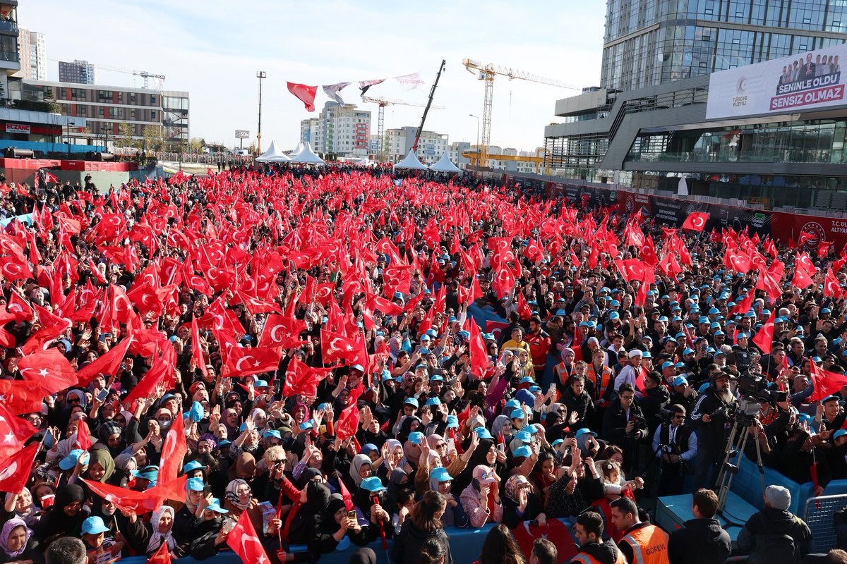 eyupkadirinan's tweet photo. Ortaya koyduğumuz eser ve hizmet siyasetimiz neticesinde bugün;

✅Başakşehir-Çam ve Sakura Şehir Hastanesi-Kayaşehir Metro Hattı açıldı. İstanbul’un raylı sistem ağı 323,5 kilometreye ulaştı. 

İstanbul’umuza hayırlı olsun 🇹🇷 https://t.co/AIhLcjk2ZQ