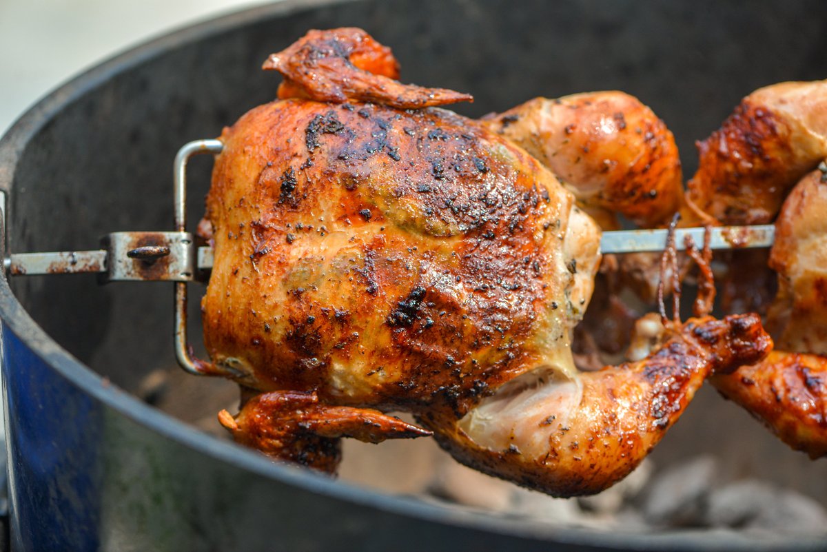 I think summer 2023 will be my return to the rotisserie and I'm starting that off with this super flavorful garlic and herb roasted chicken: bit.ly/3mckOIV