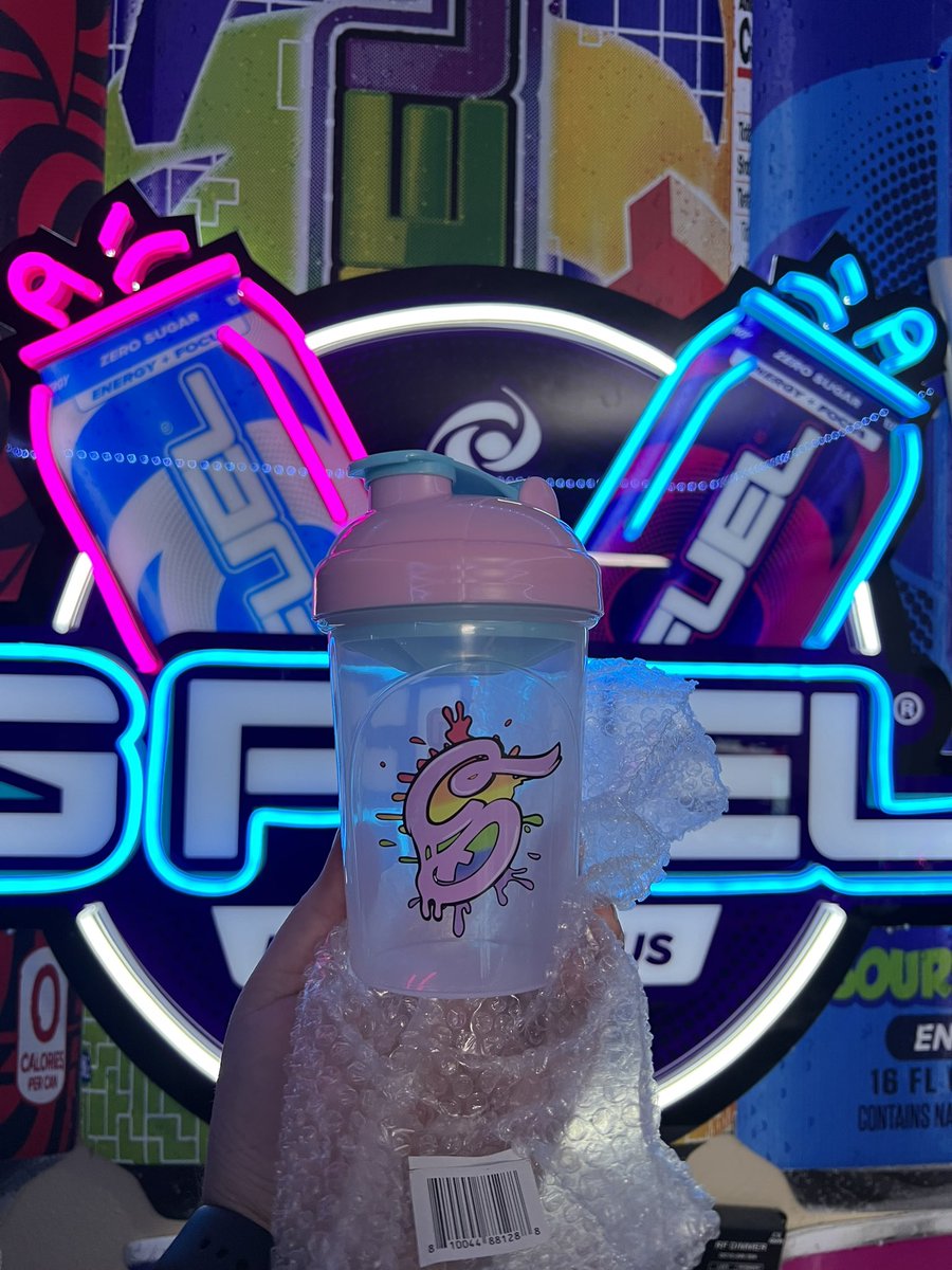 🚨 Very Special Giveaway 🚨

I got a Chloe Donald Epic Shaker

Collab Giveaway because We LOVE YOU GUYS. 

How to Enter:

Follow <a href="/ChloeDonald_/">Chloe Donald</a> &amp; myself

Tag a friend

LIKE &amp; RT ( will draw 4/14 )