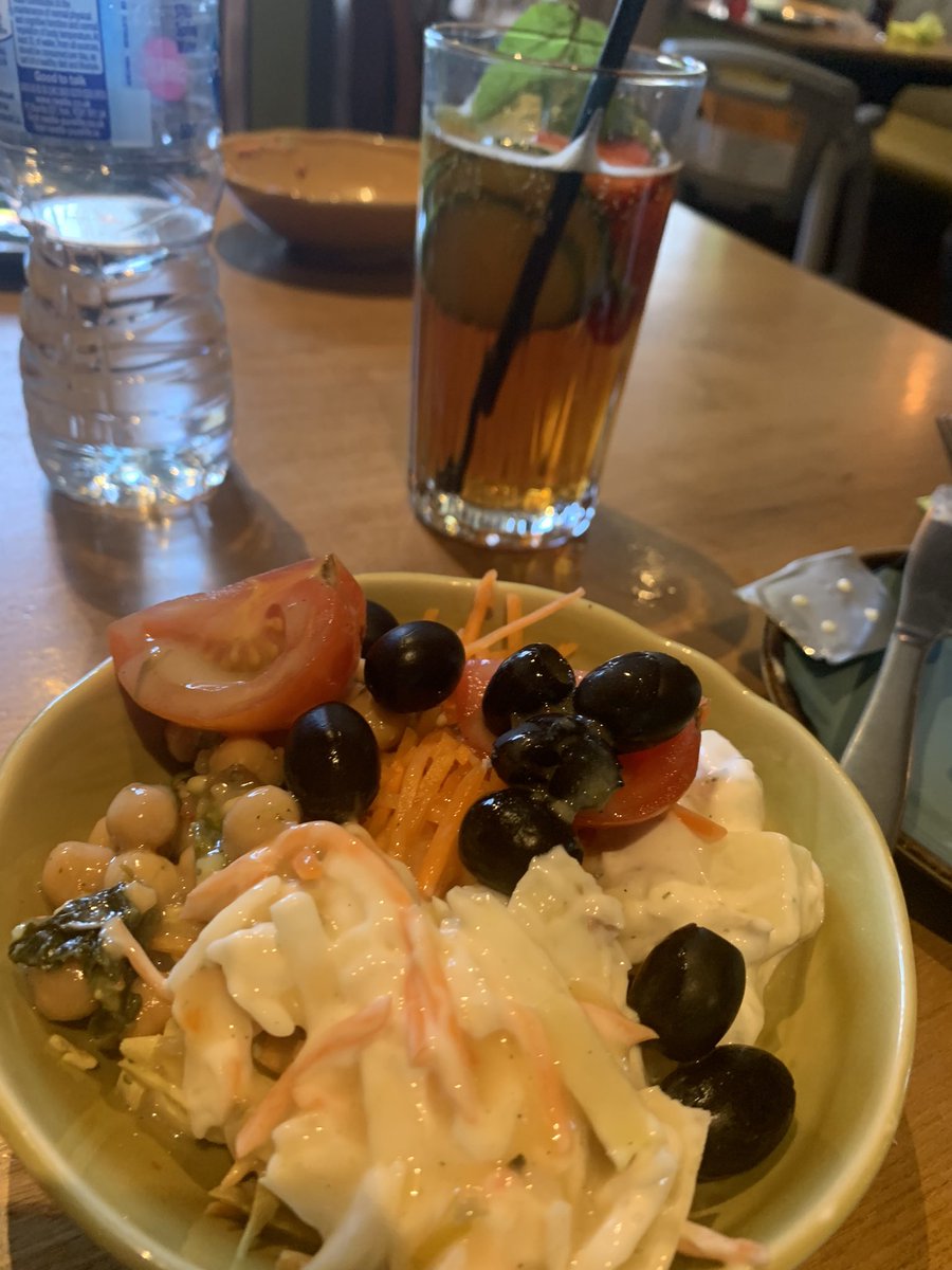 ErikaPetrie2's tweet image. Lovely family meal out at the Harvester #pimmsoclock 😉💕💪🎉