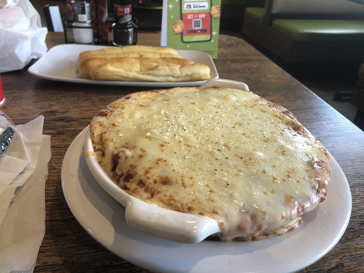 dvancee's tweet photo. Extra cheese makes everything better!! @Fazolis https://t.co/ViHQvQfpVX