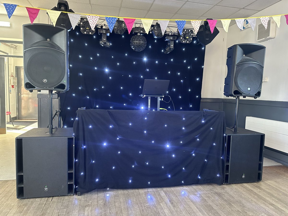 MartynEveritt's tweet photo. How it started with gig #1 and how it’s going with gig #500 for @infinitidiscouk #dj #disco #party #birthday https://t.co/cOkbTXYrQb