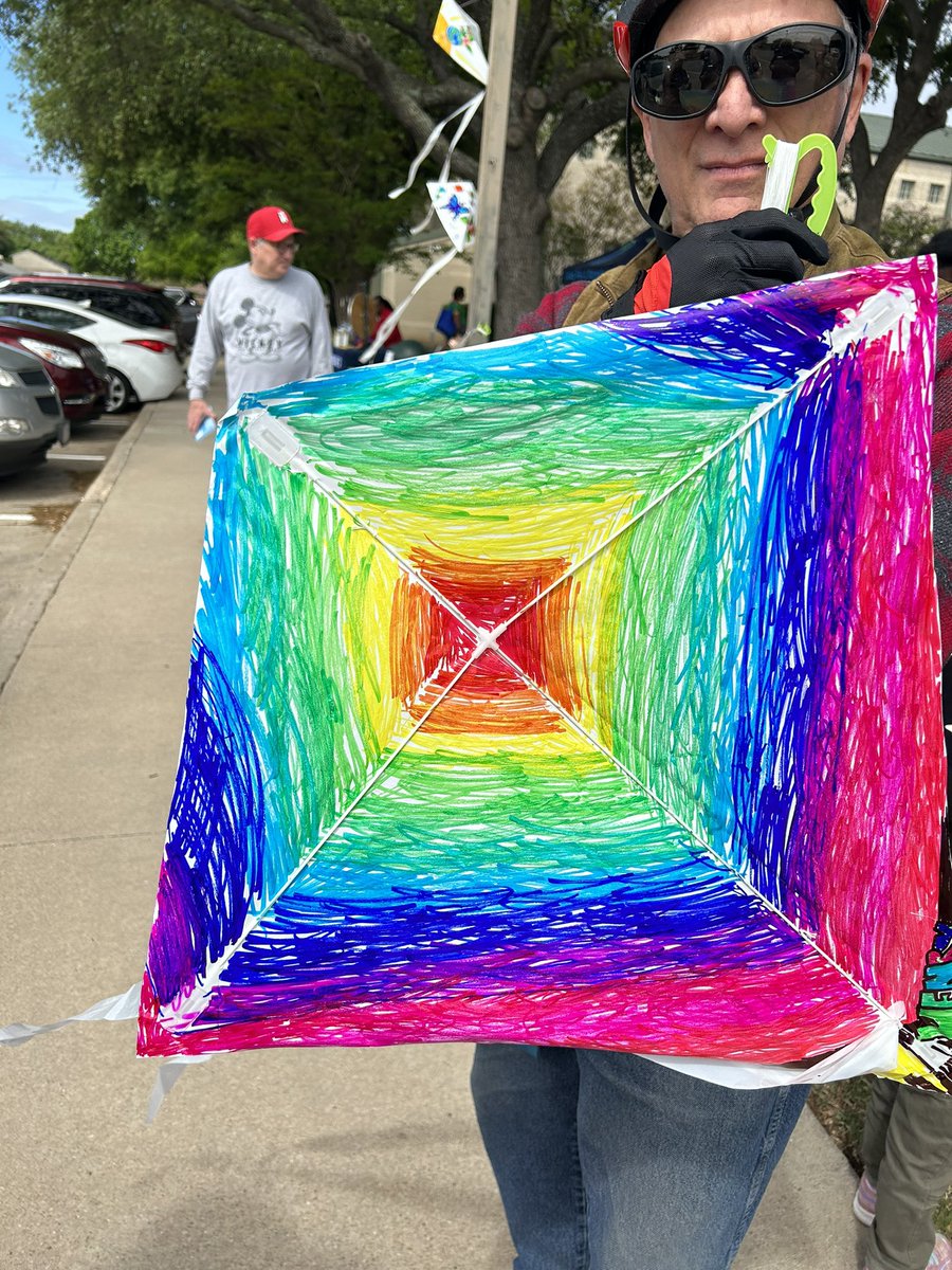 caraathome's tweet photo. Kite Day at Campbell Green Park - what a fun event! Thank you to the @DallasParkRec staff for coordinating such a fun activity for the community. 🪁 #D12 
#GoFlyAKite #chess 
@ExplorersDallas 
@NCNPODPD 
@risd #CTEprogram https://t.co/ISSGPlwmAt