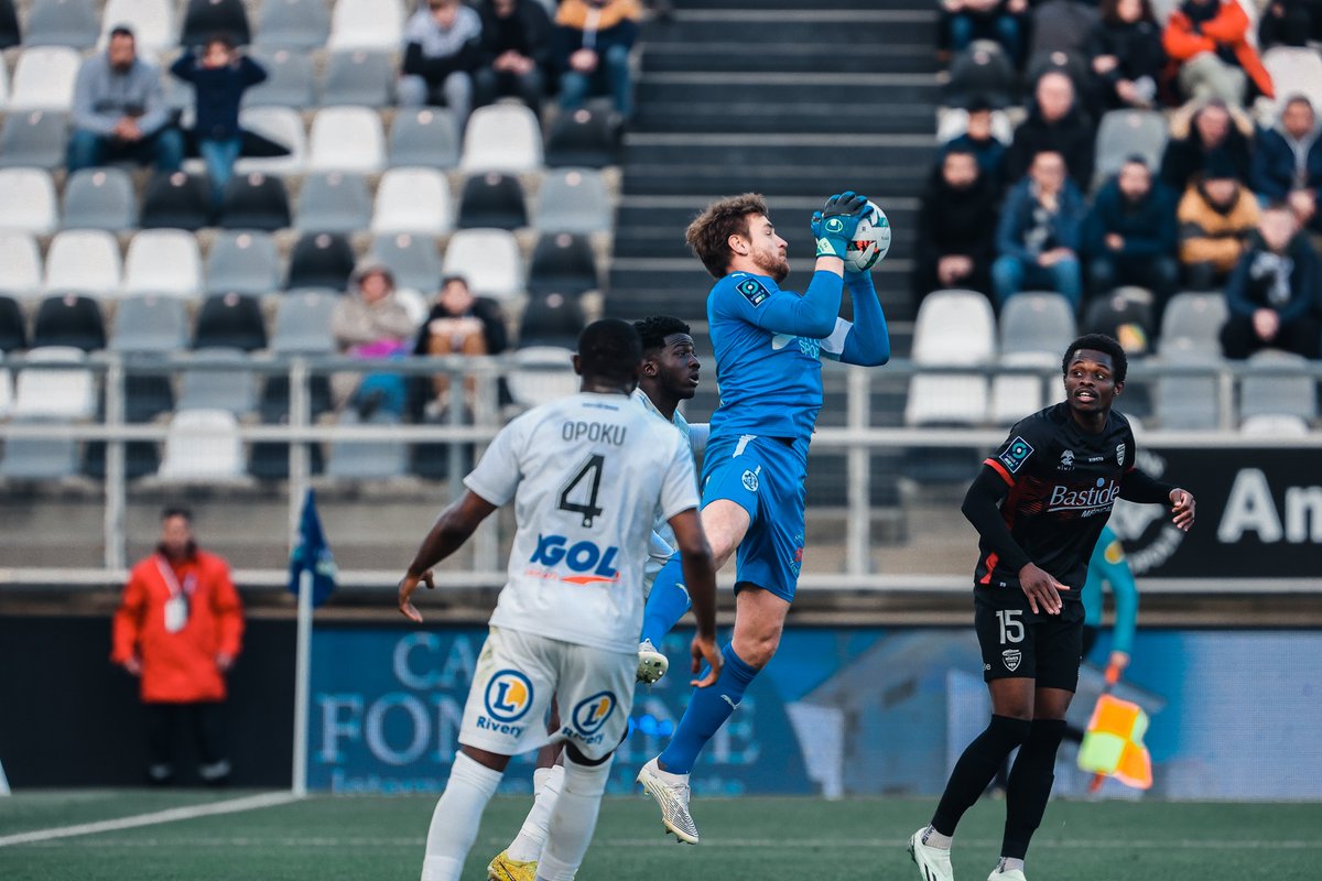 AmiensSC's tweet photo. ▶️ La seconde mi-temps débute. Implication ✅ Dynamisme ✅ Maintenant il faut marquer ! 😤

0️⃣ Amiens SC - Nîmes Olympique 0️⃣

#ASCNO ⚔️
#FIERSDETREAMIENOIS⚪️⚫️ https://t.co/XtLaszHfld