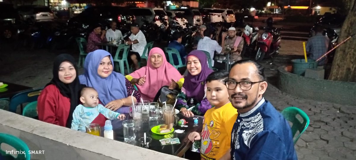 Takdir_Lubis's tweet photo. Jangan Gara2 Ini Itu Silaturahmi kita terganggu. Semoga Sukses Slalu Bersama Kita Dan Bermanfaat Dimanapun Lokasi Tugasnya 😄 #Ramadan2023 https://t.co/Ww7Uh3JpUm