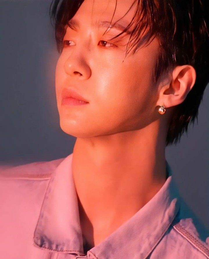 hourlyguk's tweet photo. to be this handsome ~ https://t.co/Bcj1aOOLsp