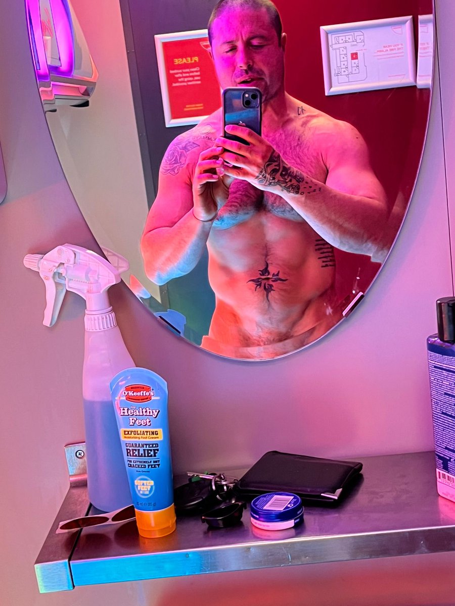 Tattedmuscle001's tweet photo. Am I growing? #muscle https://t.co/Ok7PxCr8Bg