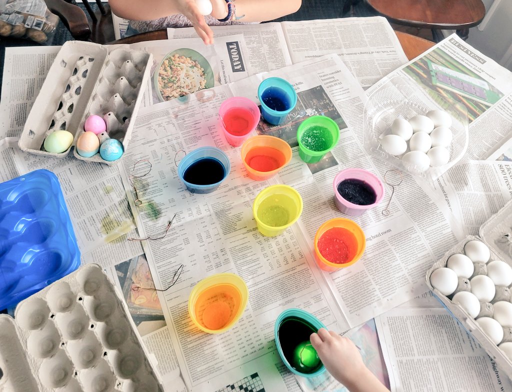 runSue19's tweet image. Dying eggs and a run. #springruns #loveyourrun #keepittight #ultrajoy #teamULTRA #mmathlete #joywins #njruns #springvibes