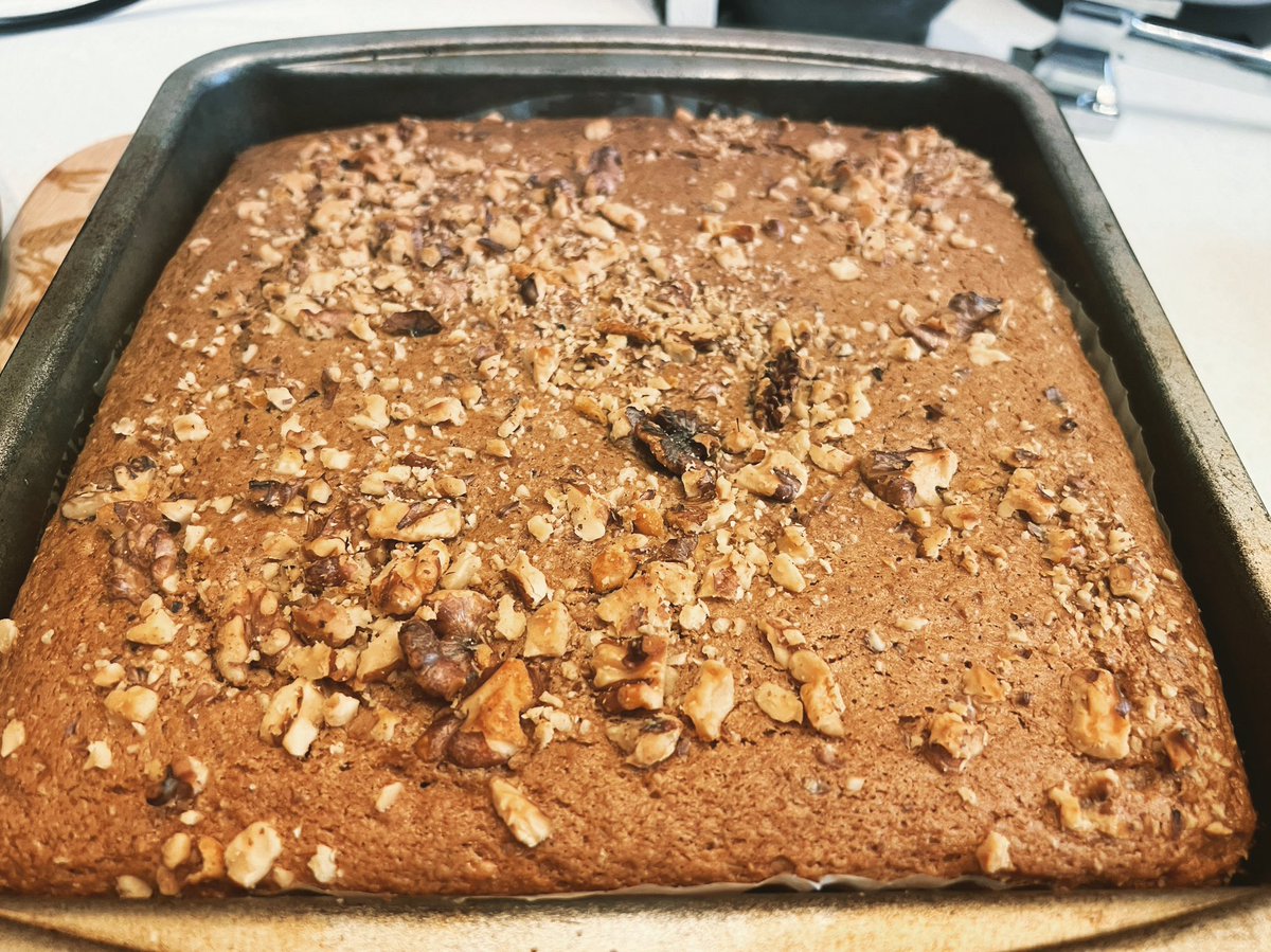duncanburnett9's tweet image. #veganuk #plantbased #coffeeandwalnutcake #coffee I have made this plant based coffee &amp;amp; walnut cake for my sister-in-law and nephew who is a coffee and walnut addict ♥️