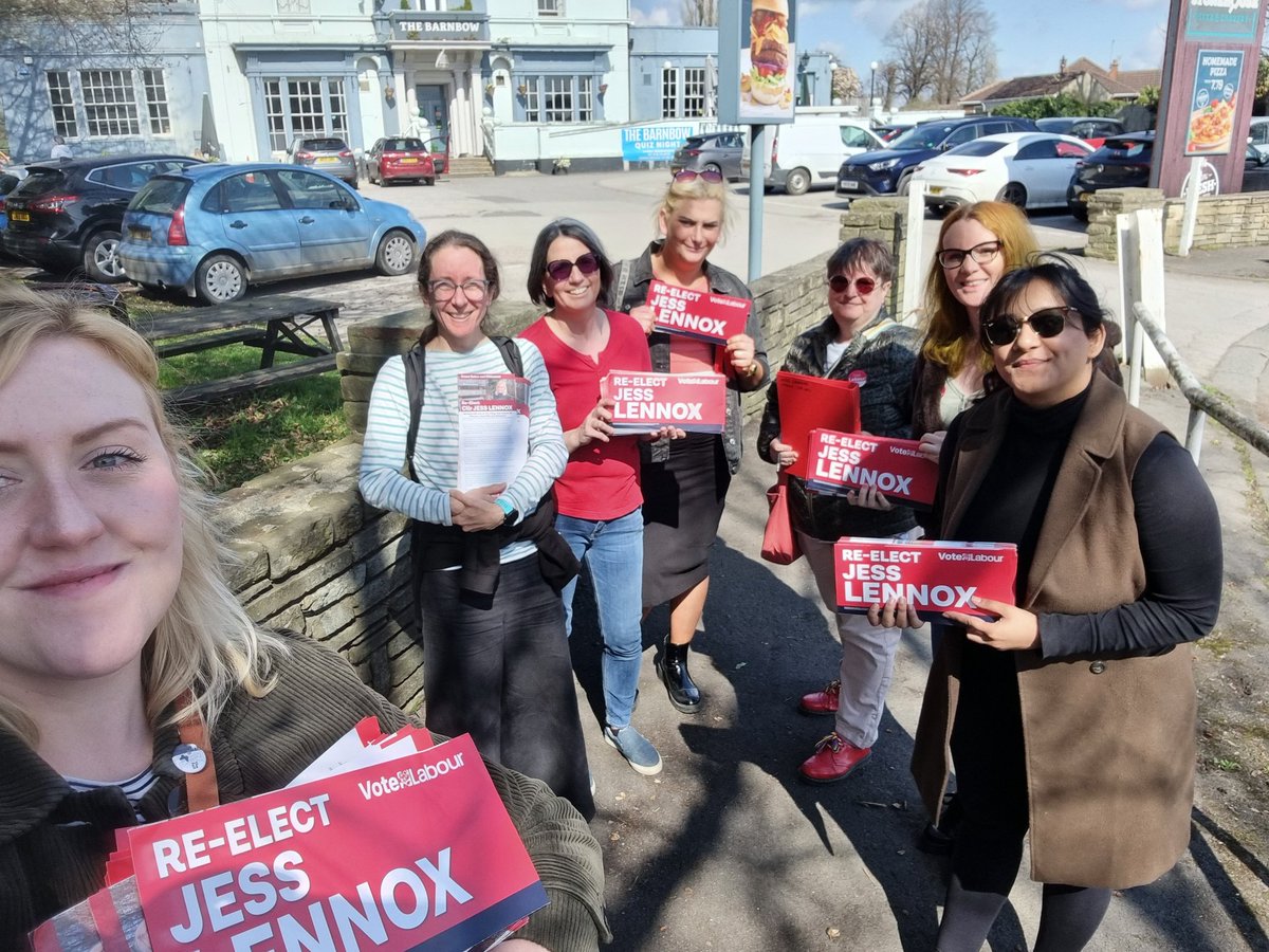 Leeds_Labour's tweet image. Today our #LeedsLabourWomen Three-Seat Challenge went out on the #LabourDoorstep in Middleton, Cross Gates and Whinmoor, and Burmantofts and Richmond Hill - talking to voters about what really matters to them.

Fantastic response from voters for all of our women candidates! 🌹
