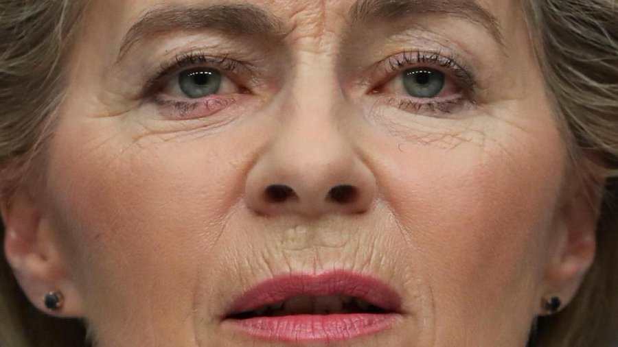 Umiliazione per la sig. LeYen che ha dovuto entrare e uscire dalla Cina attraverso il normale transito aeroportuale dei passeggeri. Posso vedere il suo passaporto? Nulla da dichiarare? Non è né un diplomatico né un capo di stato, rappresenta solo vassalli statunitensi non eletti