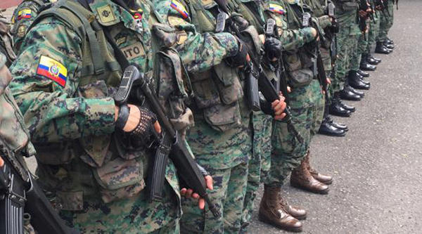 AHORA SI !!!!!!

Las <a href="/FFAAECUADOR/">Fuerzas Armadas del Ecuador</a>, anunció campaña contra vacunadores. 
A través de la línea telefónica 1800-335486, la ciudadanía podrá denunciar anónimamente si es víctima de extorsión.

#SucreEnLaNoticia