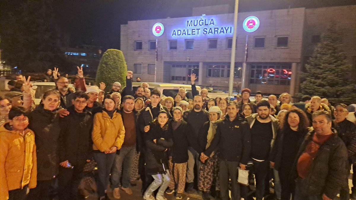 destincevre's tweet photo. Gözaltına alınan Deştinliler adli kontrol ve yurt dışı çıkış yasağı ile serbest bırakıldılar.
#direndestin #memleketpartisi #istifa https://t.co/QsUutQ1tT4