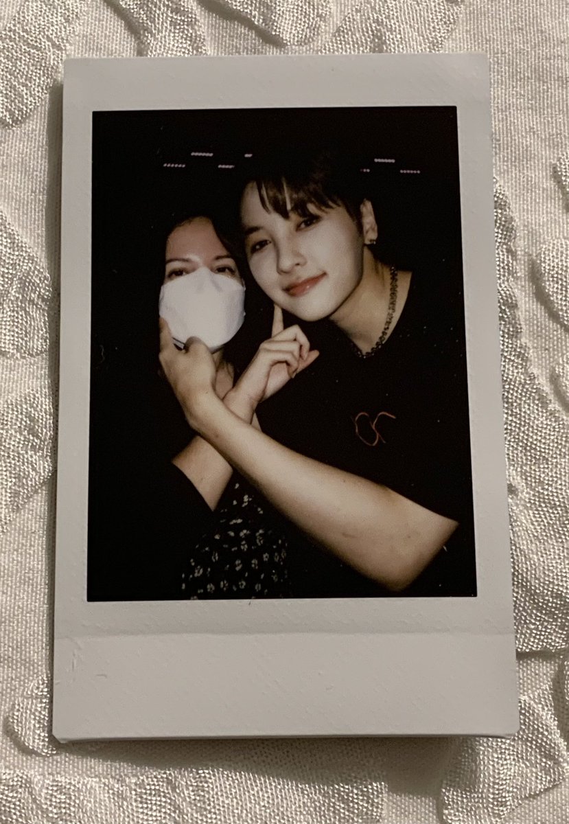 nattieloyal's tweet photo. Here’s what I did: I did buy vvip and I did take unknown art pics 2.0 to the fansign. 

And look at these snapshots! I got to poke Rie’s cheek and look at me and KB. How are we so adorable?! /j

#OnlyOneOfDallas #OnlyOneOf #OnlyOneOfGrandAmericaTour https://t.co/SP6TiWoifi
