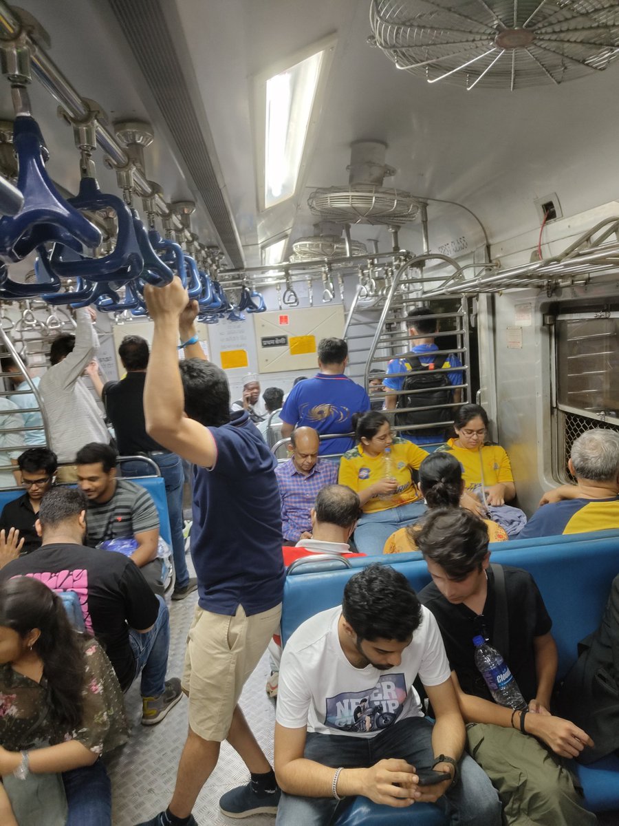 Vinesh Prabhu on Twitter "The train is full of MI and CSK fan and on