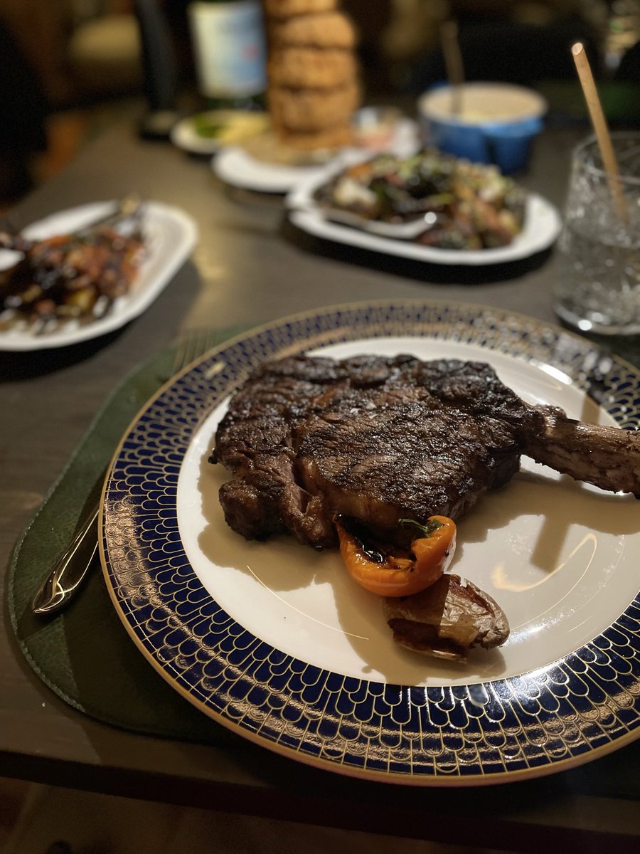 therealmysbee's tweet photo. Attended the Friends & Family night at #CrownBlockDallas (opens 4/17). Book NOW!
🌅 360 views from 560 ft high
🥓 sticky ribs (w/bacon popcorn y’all!)
🥩 cowboy ribeye
🍰 sticky fingers bourbon cake
🥃 smooth bourbon
#dallasdining #reuniontower @ahkleinert @elizabethblau1 https://t.co/bbzBEGfGEW