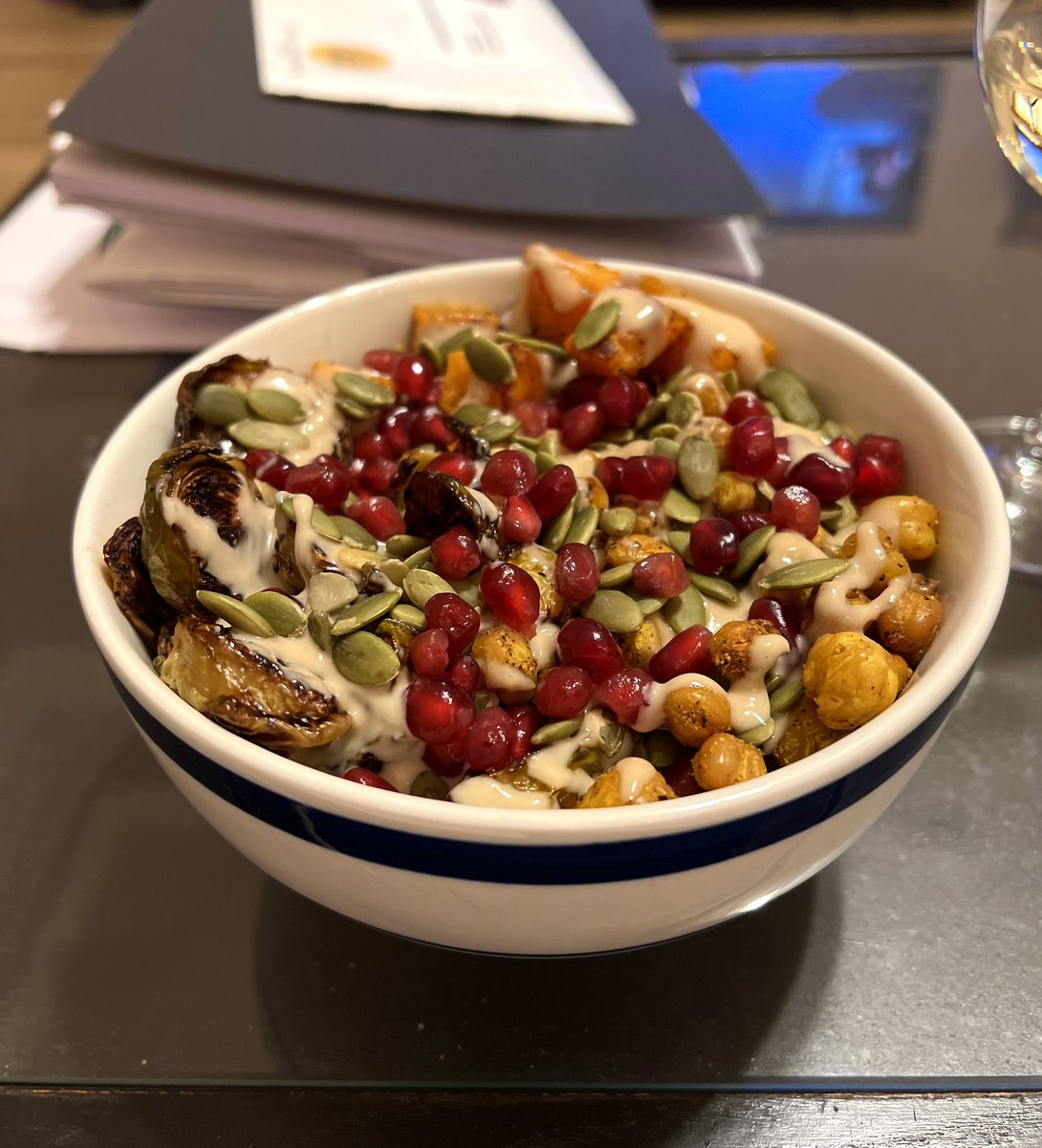 beedeehay's tweet photo. convincing myself to keep cooking things by way of sharing all the pretty food i’ve made since summer. yes i need a new angle to take my photos from https://t.co/iOnmFOesYL