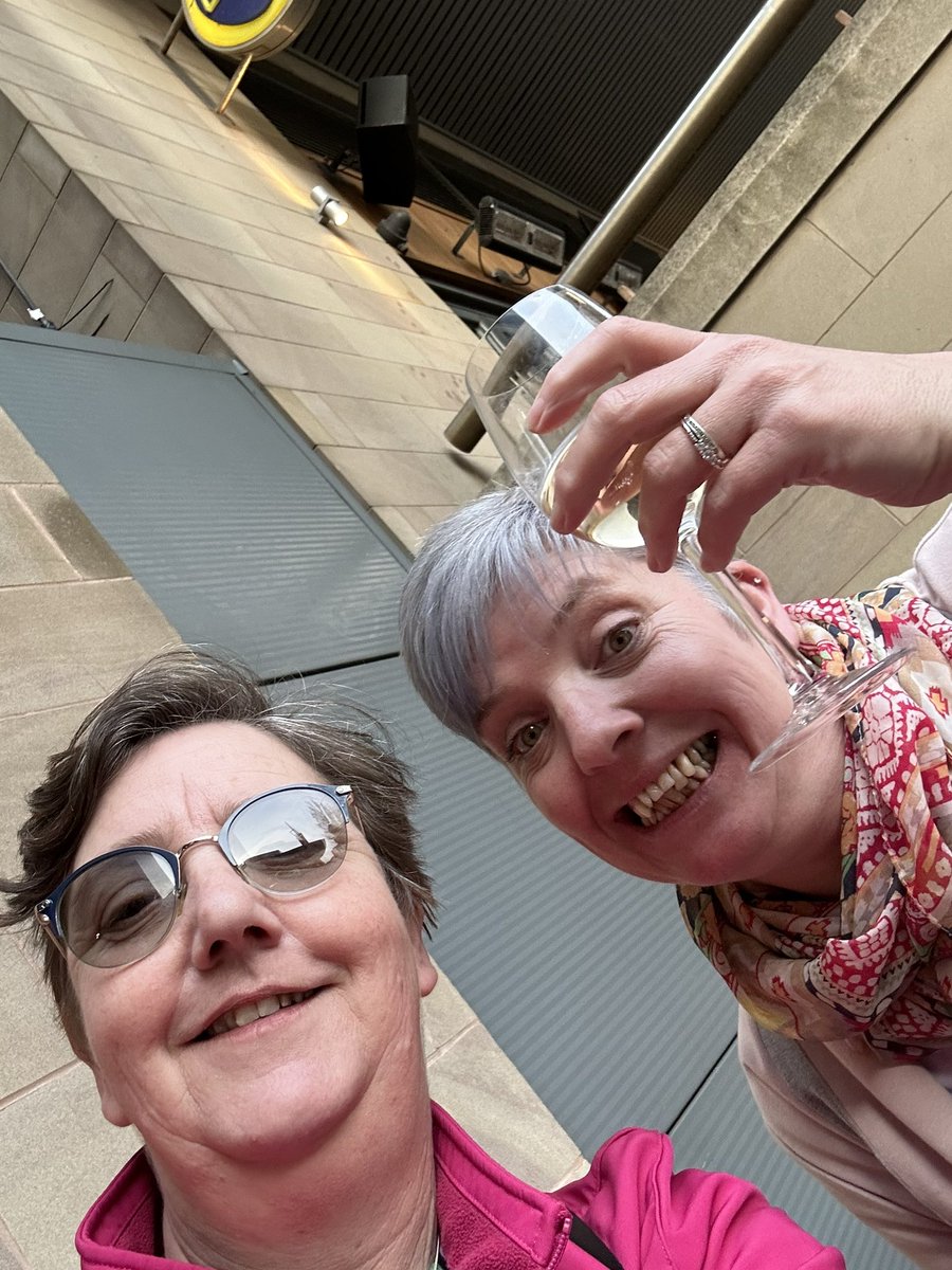 r4ch_arm's tweet photo. @ProfDavidWilson almost time!!! @zoemarshhughes sooo excited https://t.co/L69CDHaiC8