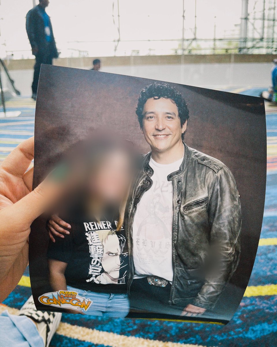 WoahJonesy's tweet image. I just met Gabriel Luna at #PRCC. If you get the chance to meet him. Please do.

The kindest, most sweetest person. He took the time to say hi to everyone waiting in line and stopped the photo op to actually talk to you, ask you your name. 100/10 best experience. #tlou