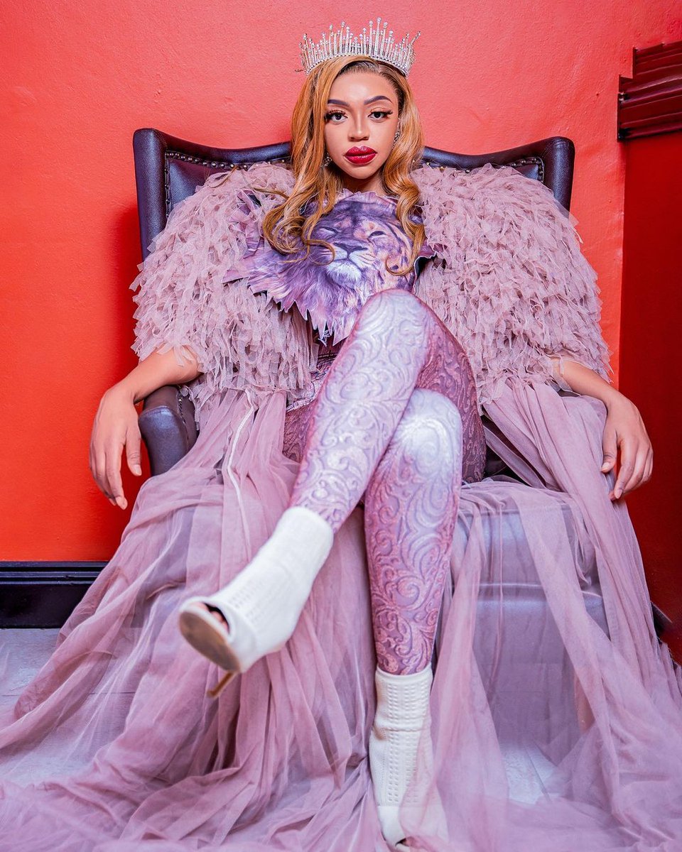 PulseNigeria247's tweet photo. King @RealKhosiTwala sitting pretty 😍🥰🥰 https://t.co/bwPfbJ6WNF