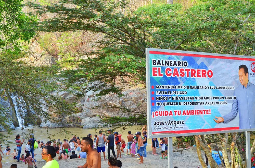 Gob_Guarico's tweet photo. #NotiGuárico🔴 En unión, alegría y gratitud, celebran locales y visitantes esta semana mayor, desde el municipio Juan Germán Roscio.

Donde una gran afluencia de visitantes disfrutaron de actividades religiosas, culturales y recreativas.

#GuáricoDestinoDeFe https://t.co/X77VmOHFTN