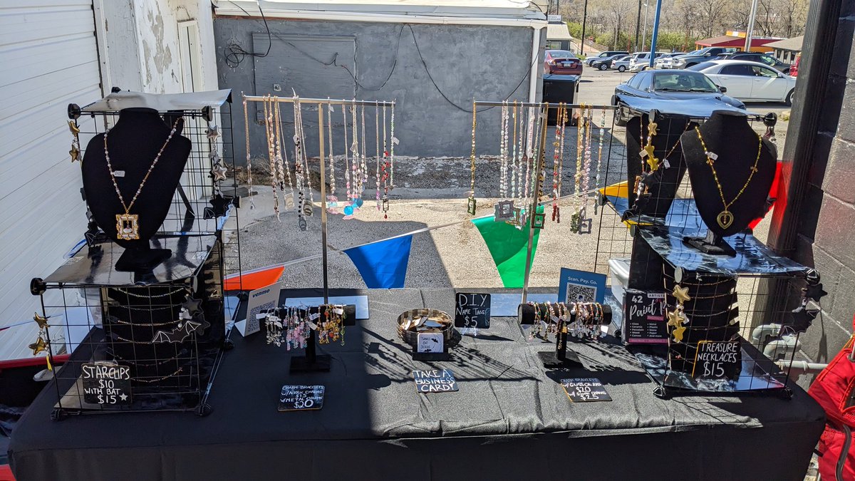 twinklebat_kc's tweet photo. having a great time at the gnarly hussle gnarly market!!!! https://t.co/zCewYt5GYK