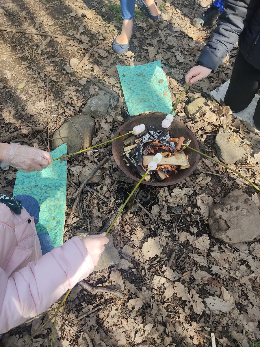 CogbillRachel's tweet photo. We 💗 half term!🏕️🔥 https://t.co/tFpCO5mWvK