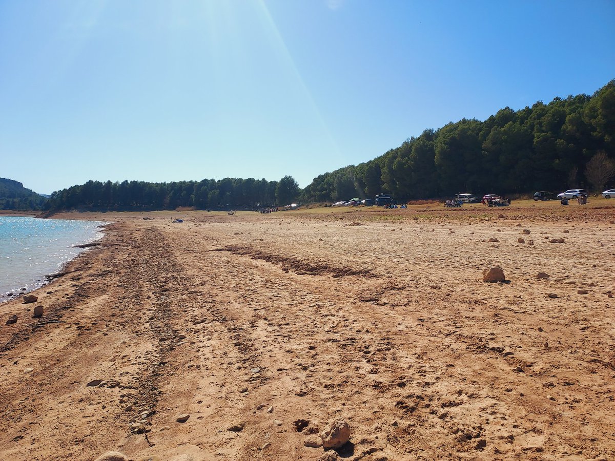 adripo_'s tweet photo. Tot i tindre bones reserves d'aigua, la sequera comença a notar-se a embassaments com el del #Sitjar, a #Onda.

Ara mateix està al 55,1% de la seua capacitat. A l'abril del 2022 estava al 83,67%

@avamet @Tiempo_Valencia @PoblesValAbando @caminsnatura @meteo_cs https://t.co/wsZbTiMGgO