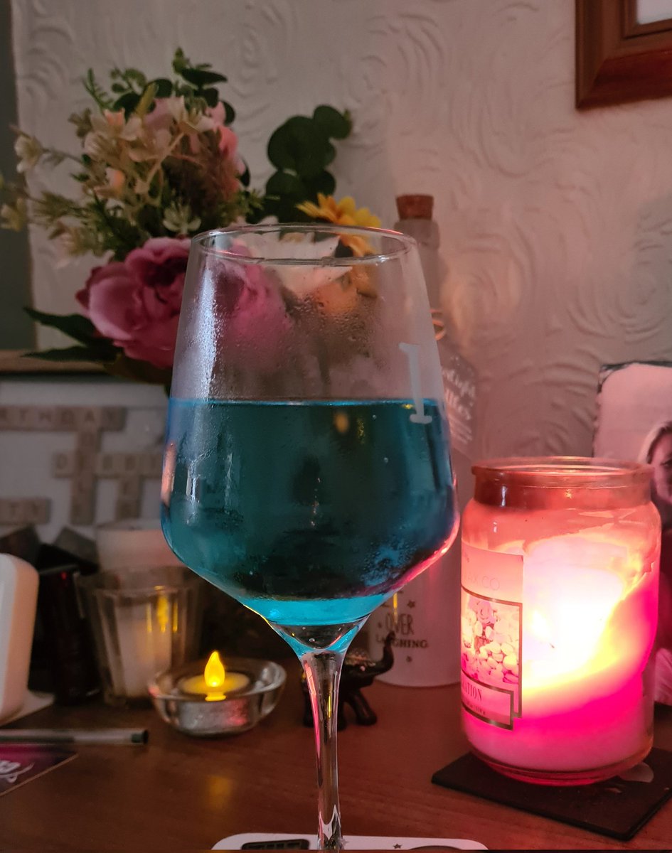 adele79x's tweet image. I've only got blue but guess it will have to do! Happy Saturday 😉