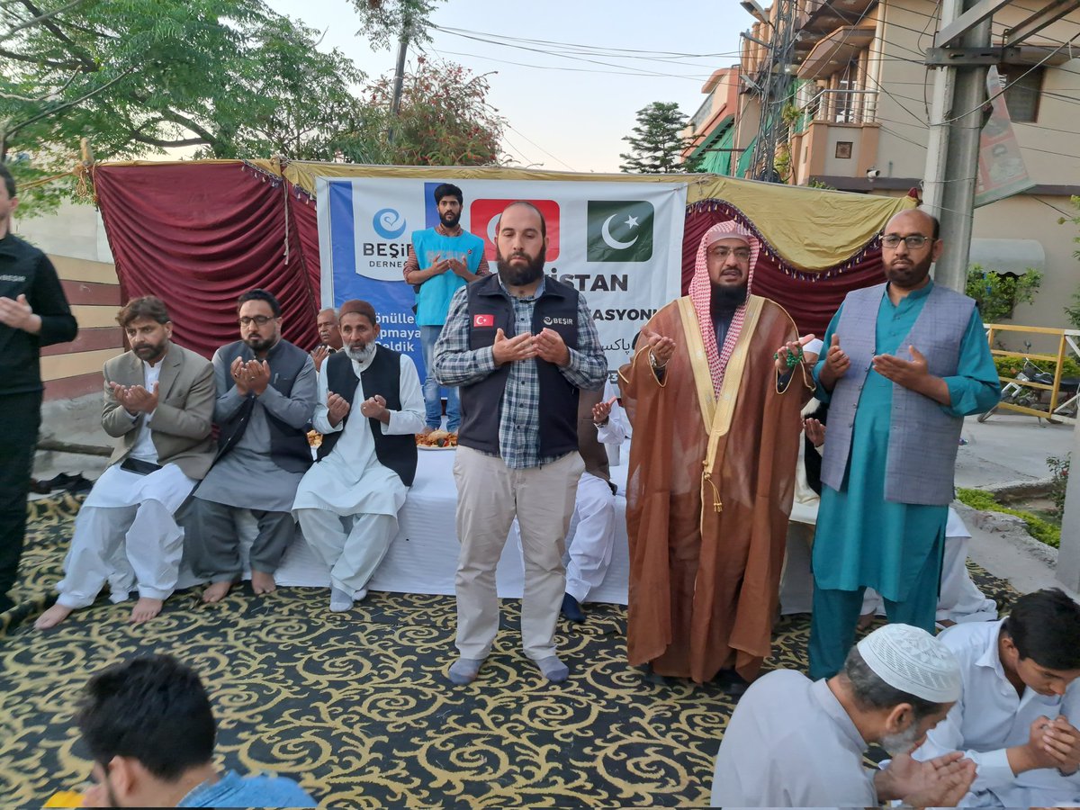 HelpInNeed_PK's tweet photo. #HELPINNEED #ThanksEveryone who #JoinedUs for a #RamadanKareem #Iftari today in #GouriTown #Supported by #BasirAssociation #organized by #HELPINNEED. It was a #wonderful #evening of #Iftari #together #community. #RamadanKareem #Iftari #Community #HelpInNeed #BasirAssociation https://t.co/f7zqnqhf2q