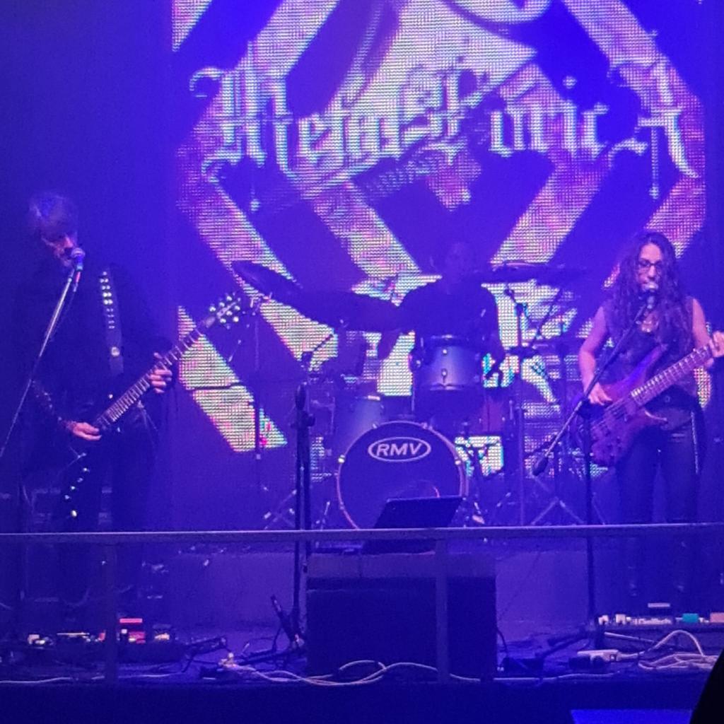 metalforica's tweet image. 7 de abril una fecha inolvidable para MetalFóricA. Algunas fotos q nos pasó el crack de #GabrielOrdeix
Compartimos escenario con #project131 y #forastero en #LIVEERASALA