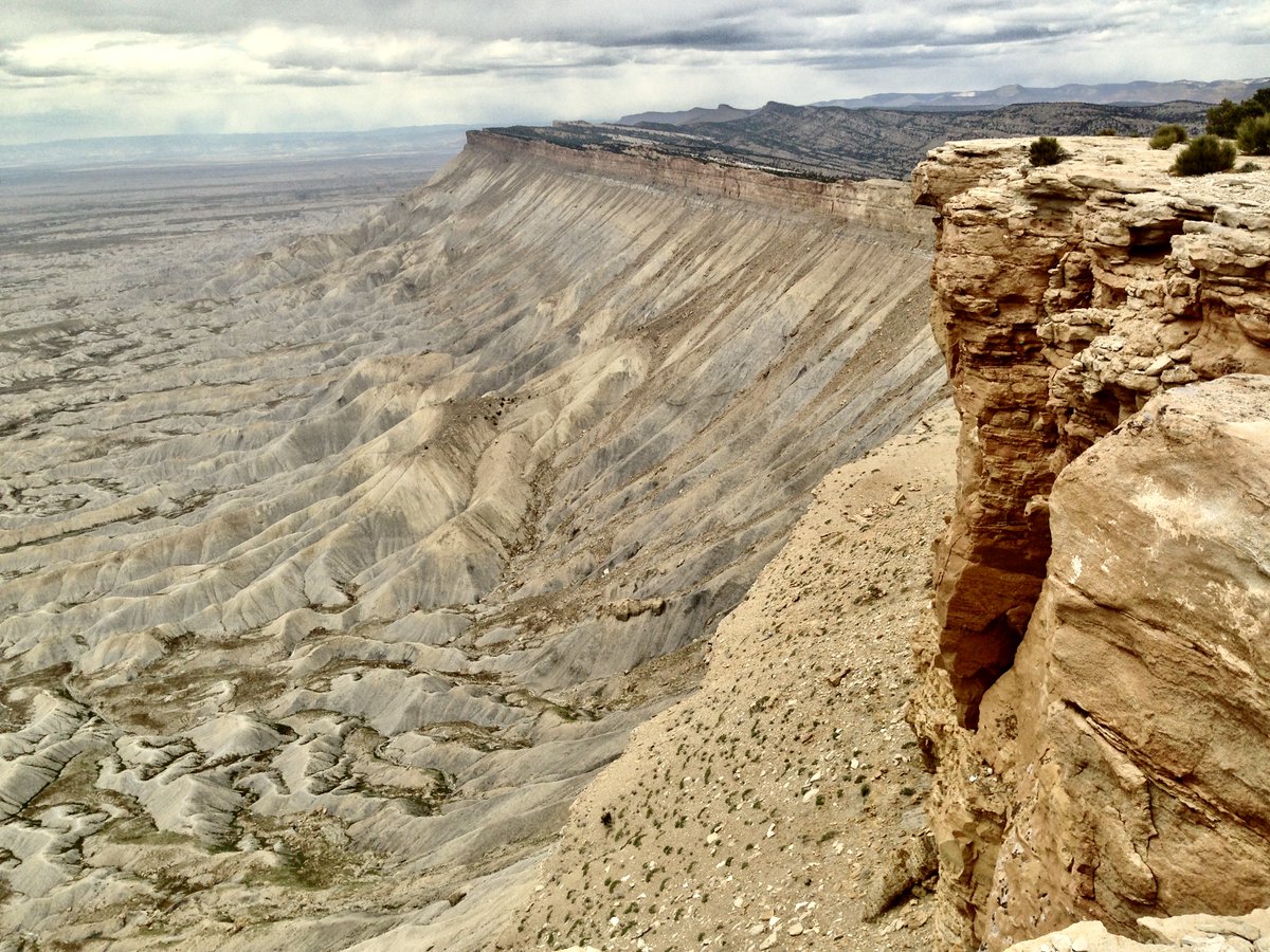 stratigraphix's tweet photo. The world's best exposed shallow marine succession: The Book Cliffs of Colorado and Utah with an avg of 300 meters of outcrop for 300 km.
#BookCliffs #BookCliffsGeology #BookCliffsFieldTrips https://t.co/nA28ptWoiw
