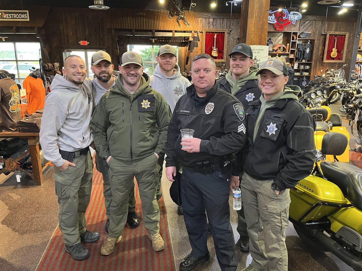 OakRidgePolice's tweet image. Even the rain can’t dampen our sunshine! ☀️We are out at the Sgt. Chris Jenkins @LCSOTN Benefit Ride &amp;amp; Fundraiser @SMHD . All proceeds go to help fund the Sheriff’s Department K9s! Thanks to all the local volunteers for setting this event up, we’re having a paw-some time! 🐾