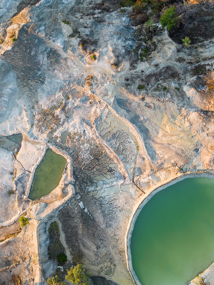 GabGuajardo's tweet photo. Vistas aéreas de el amanecer en Hierve el agua, Oaxaca.
.
.
.
#gabyguajardophotographer #oaxaca #hierveelagua #dji #dronephotography #naturetexture #djimavicpro #lohechoenmexico #ipainspire #mexicomagico #mexicodesconocido #mexico_maravilloso #topmexico #djimini3pro https://t.co/6GqqA74foy