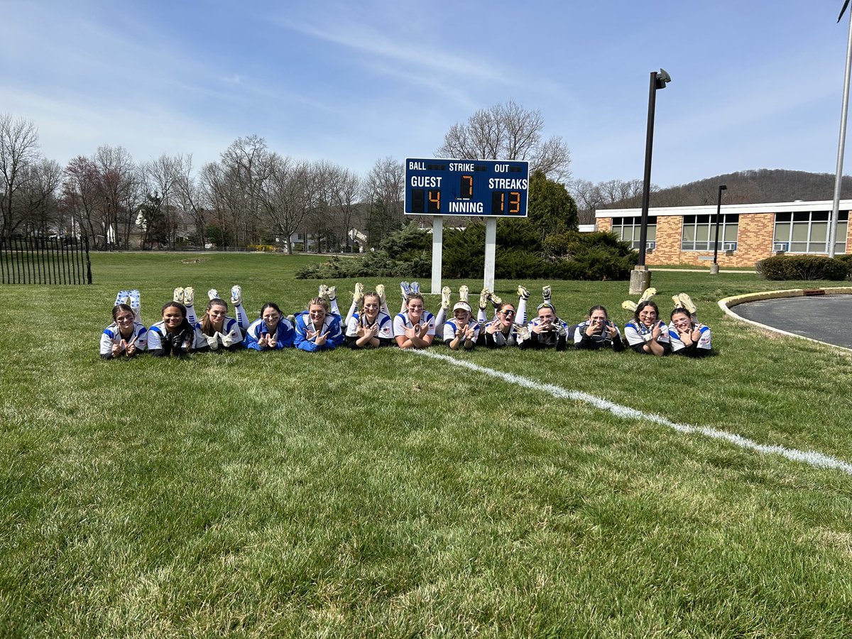Varsity softball defeats Belvidere 13-4.  Laney Adie was the winning pitcher with 15 strikeouts.  Gianna Marinelli went 4-4 with 2 doubles and 2 RBIs.  Mia Ganter also had 2 doubles for the Streaks.  Way to play as a team ladies!💙⚡️🥎