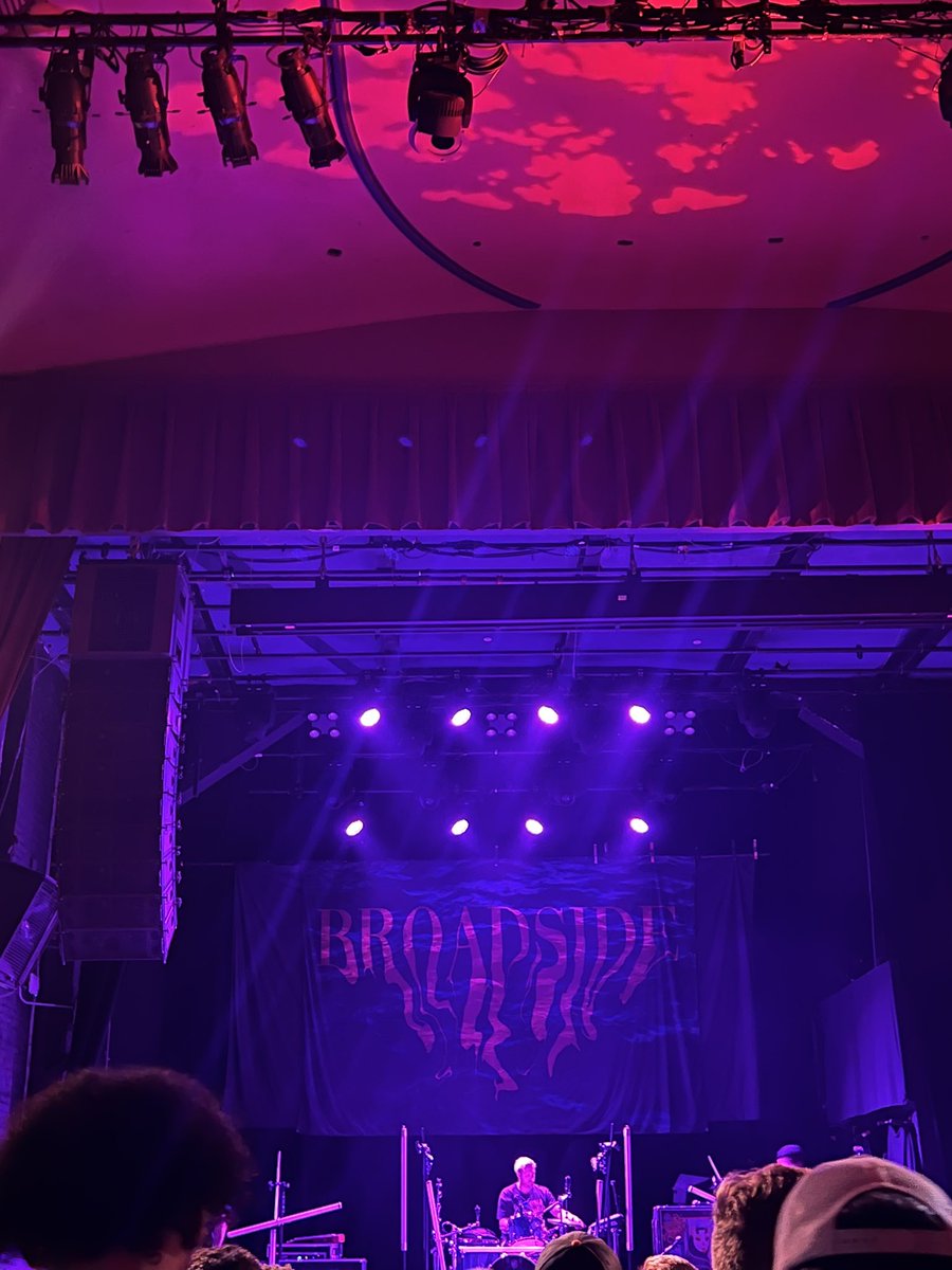 MadsDana's tweet photo. My favorite band w my favorite concert buddy 🥹 https://t.co/r9zQEudPjX