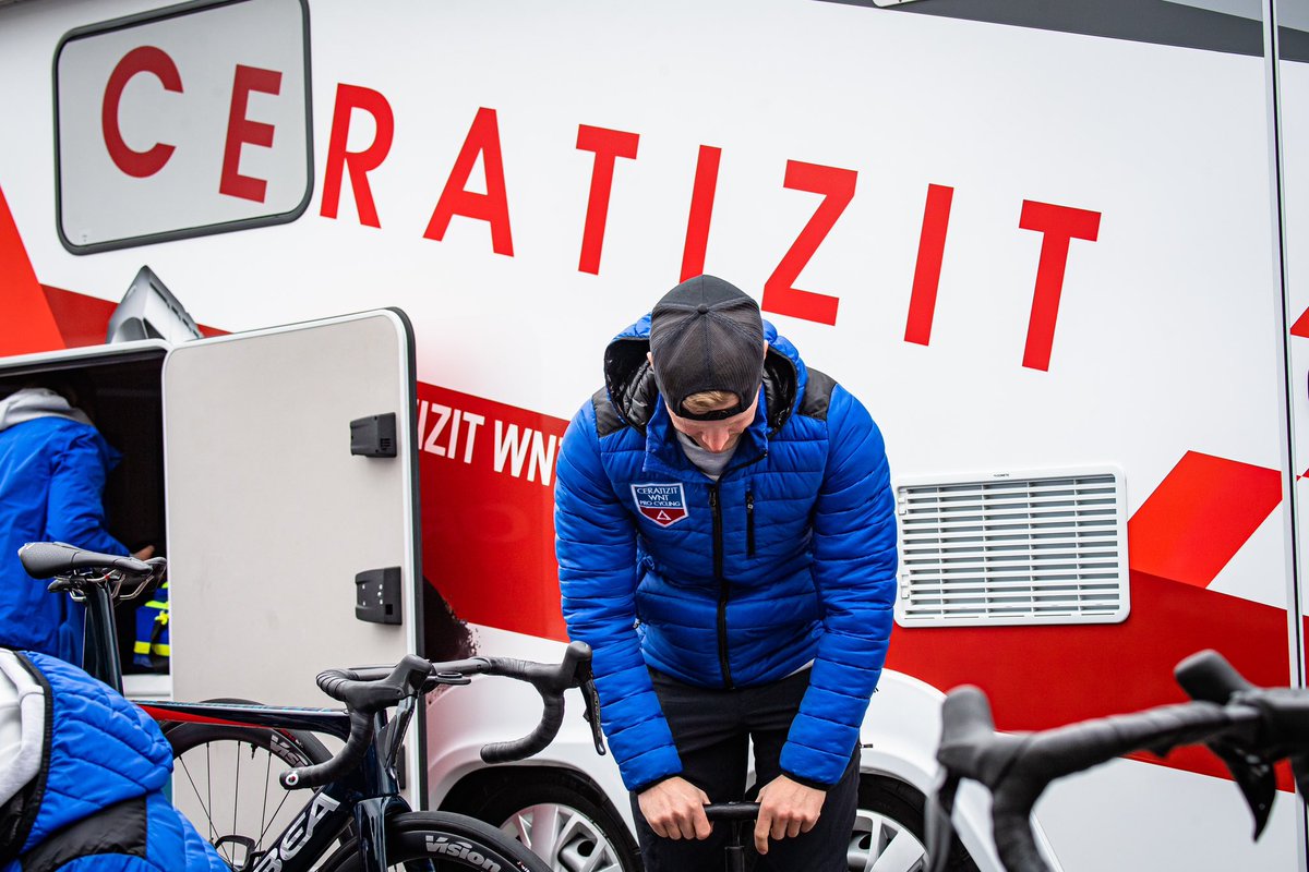 Also huge shout out to our awesome mechanics and partners… not a single puncture today 👏👏👏👏👏

#ParisRoubaixFemmes #WatchTheFemmes