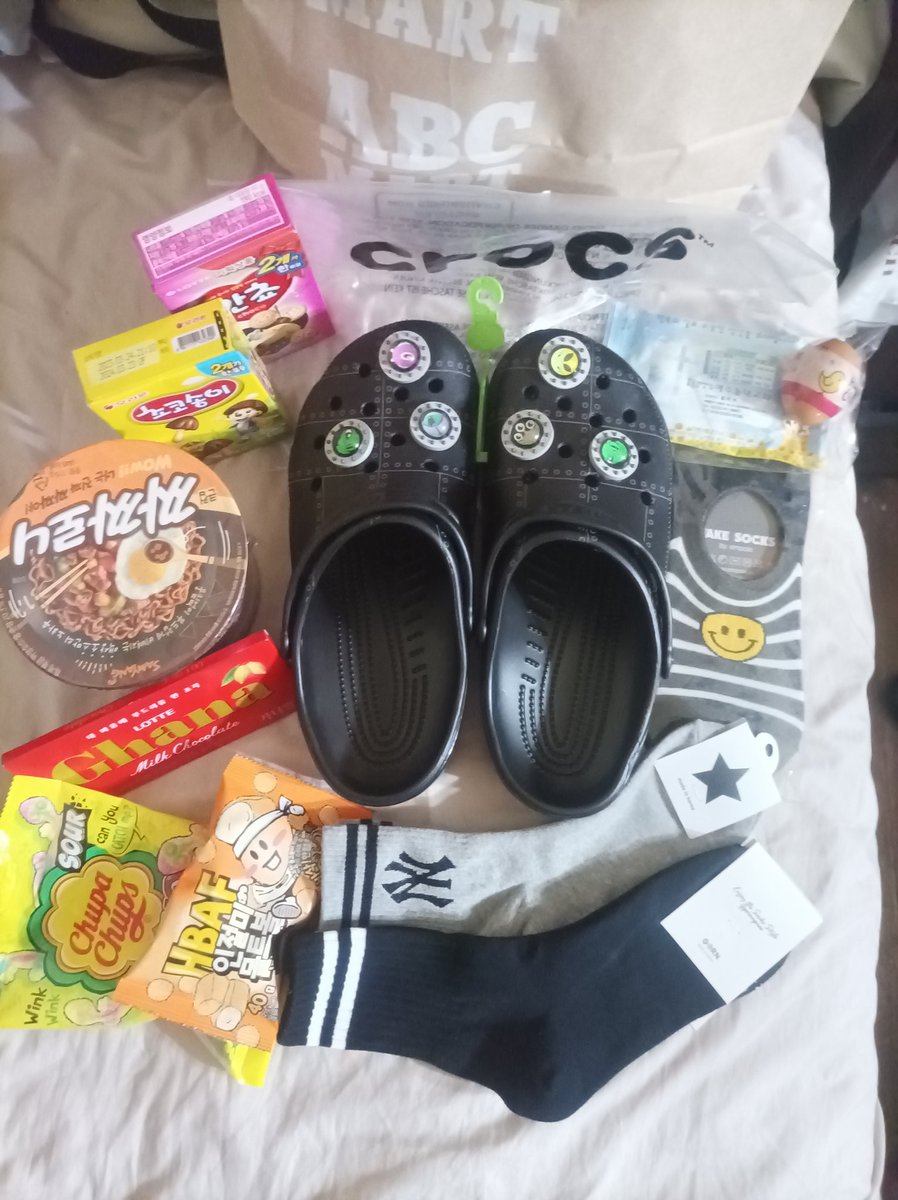 imaceACEace's tweet photo. Thank you big brother and ate jean sa pasalubong from Korea 😻🫰🇰🇷 https://t.co/e8hLaRl5oI