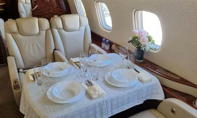 LebanonJets's tweet photo. Another Air Pink (bro, told you this has NOTHING to do with #MeToo!)
#YUPAA arrived in #Beirut from #Athens & beautiful take off to the north back to Athens. Oh and those are pink flowers bro https://t.co/qGl7gYsxUa