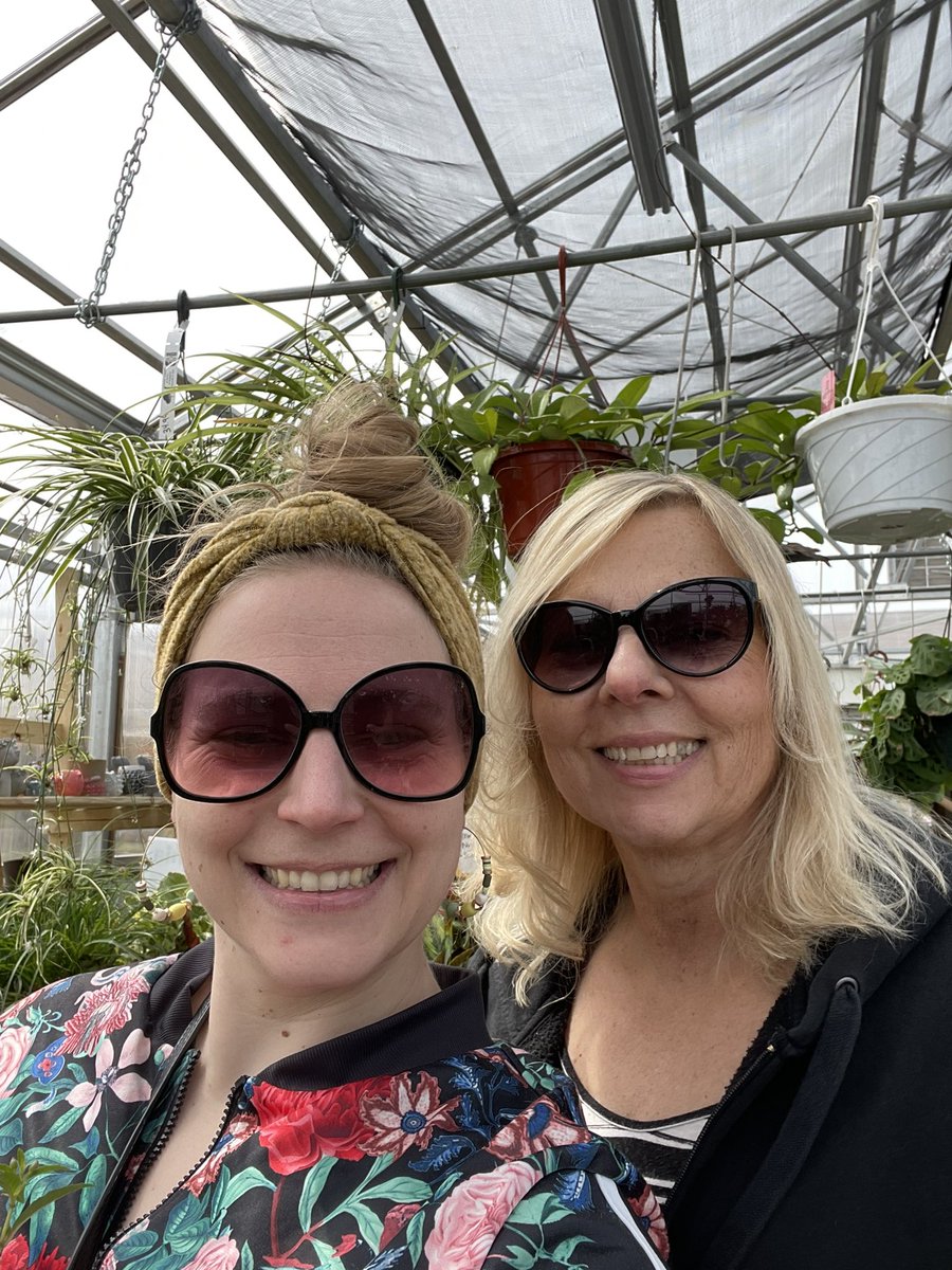 Saturday #SelfCare is roaming through greenhouses w/ the lady who gave you your green thumb to begin with 🪴✌️
