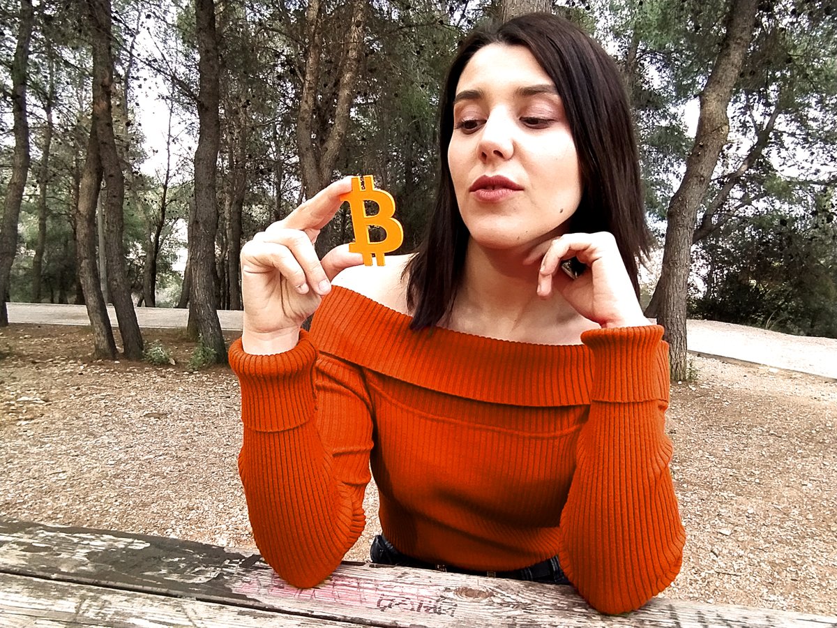 LoveIsBitcoin21's tweet photo. Is this a whole beetcoin? https://t.co/o1Q5cWTcRr