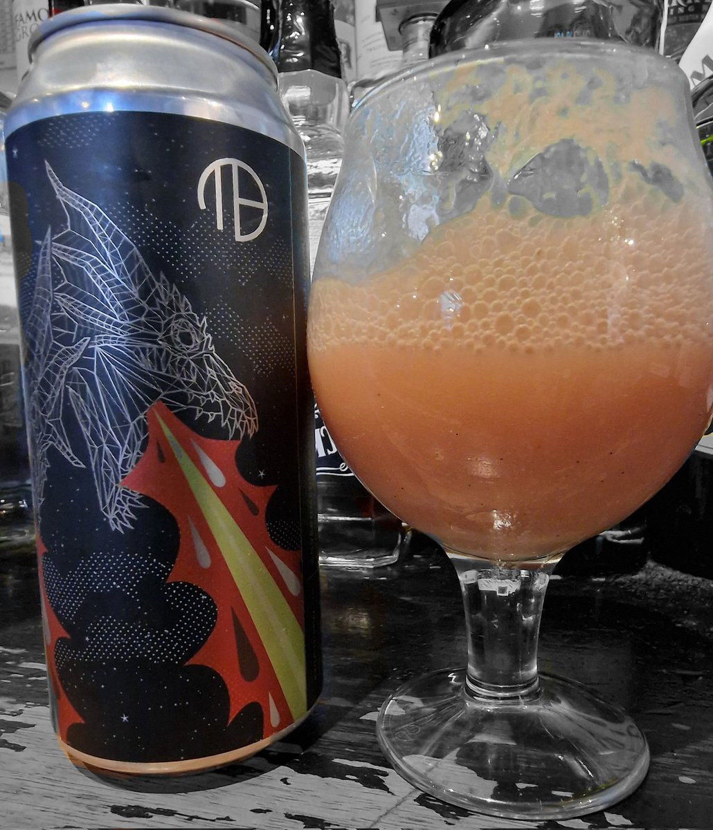 BeerHuntress's tweet photo. Mortalis x Omnipollo - Hydra Bianco 7% Smoothie Sour 
Pours and looks like gavisgon, thick and gloopy. Foam bananas on the nose, strawberry puree flavour, not much bitterness from the cacao nibs, with a silky creamy vanilla ice cream float finish. What a weird yet awesome beer https://t.co/7JFf3UT1R7