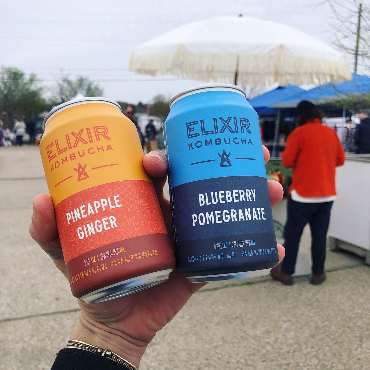 Only a few hours left of this weekend’s market! 🌈 Today’s drink special is a “Rosemary Gin Fizz”, featuring housemade rosemary-thyme syrup, gin, soda, and lemon!🍋 

We also have Monnik happy hour 4-6p with $5 beer!🍺 As well as Elixir Kombucha 😋

4/8 at Fresh Start until 6p 💛