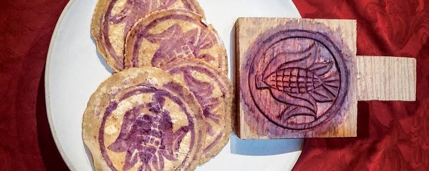 FoodInnoStudio's tweet photo. La gastronomía francesa “descubre” la impresión en alimentos utilizando tinta vegetal creando una gran experiencia culinaria…Gracias cultura Otomi por regalarle al mundo la práctica ancestral de las “tortillas ceremoniales��� ….
 #alimentos #cultura #historia #gastronomia #cocina https://t.co/2COsY2PcMt